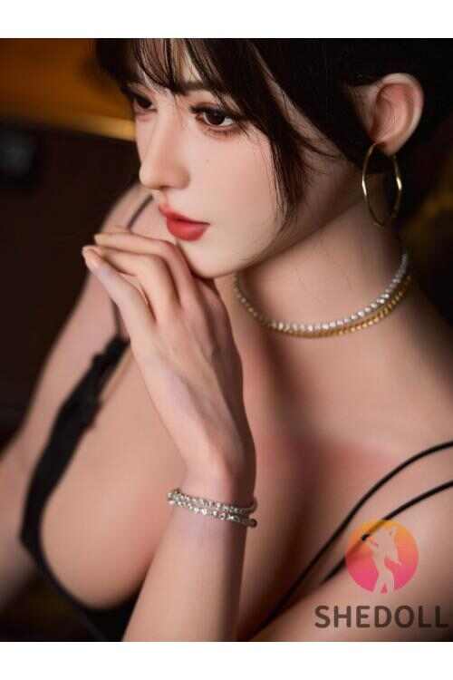 SHEDOLL 蘇月凝 165cm | Eカップ 黑絲吊帶裙+縫線絲襪 | 巨乳細腰翹臀 | 植毛+加熱功能 | 純慾女友夜伴